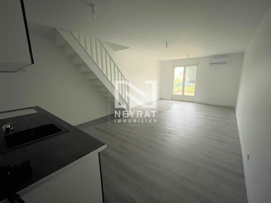 APPARTEMENT T3 - OUROUX SUR SAONE - 65.9 m2 - LOU&Eacute;