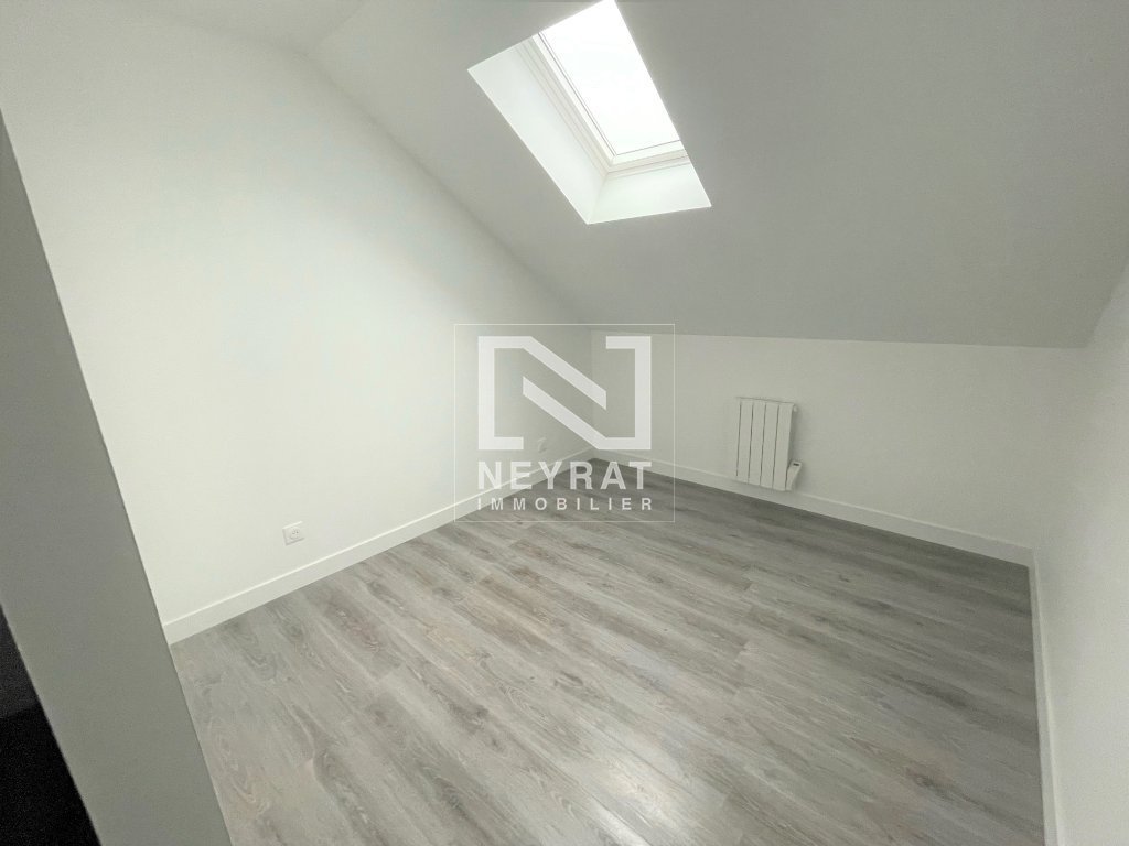 APPARTEMENT T3 - OUROUX SUR SAONE - 65.9 m2 - LOU&Eacute;