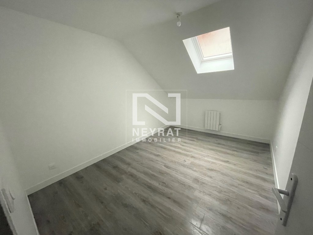 APPARTEMENT T3 - OUROUX SUR SAONE - 65.9 m2 - LOU&Eacute;