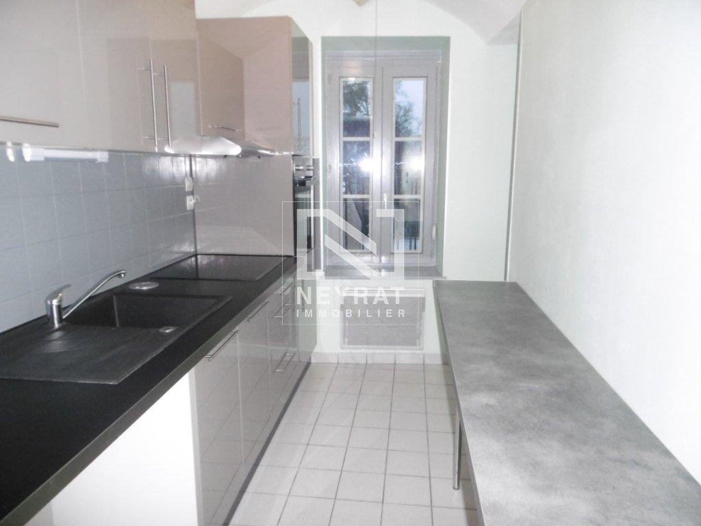 APPARTEMENT T3 - PARAY LE MONIAL QUARTIER HISTORIQUE - 51.1 m2 - LOU&Eacute;