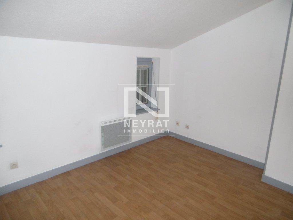 APPARTEMENT T3 - PARAY LE MONIAL QUARTIER HISTORIQUE - 51.1 m2 - LOU&Eacute;