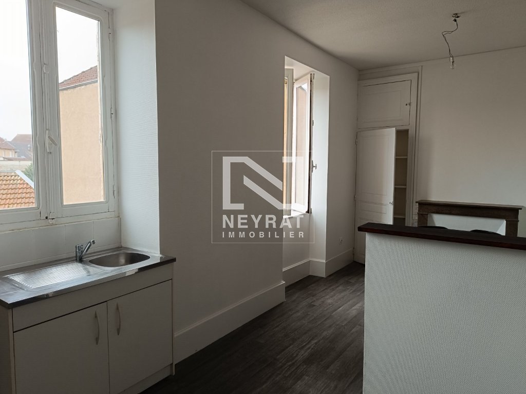 APPARTEMENT T3 - PARAY LE MONIAL - 45.25 m2 - LOU&Eacute;