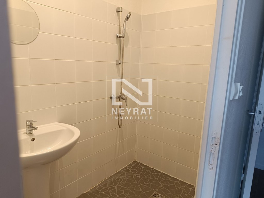 APPARTEMENT T3 - PARAY LE MONIAL - 45.25 m2 - LOU&Eacute;