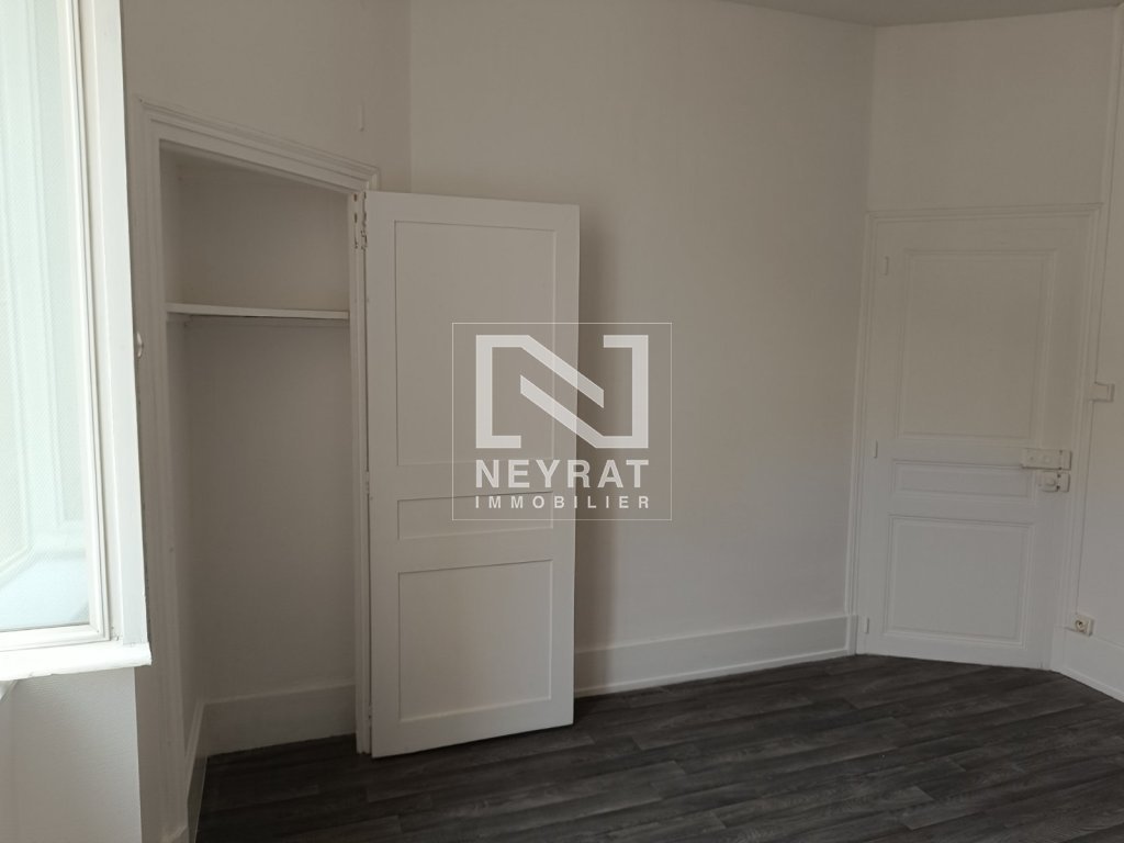 APPARTEMENT T3 - PARAY LE MONIAL - 45.25 m2 - LOU&Eacute;