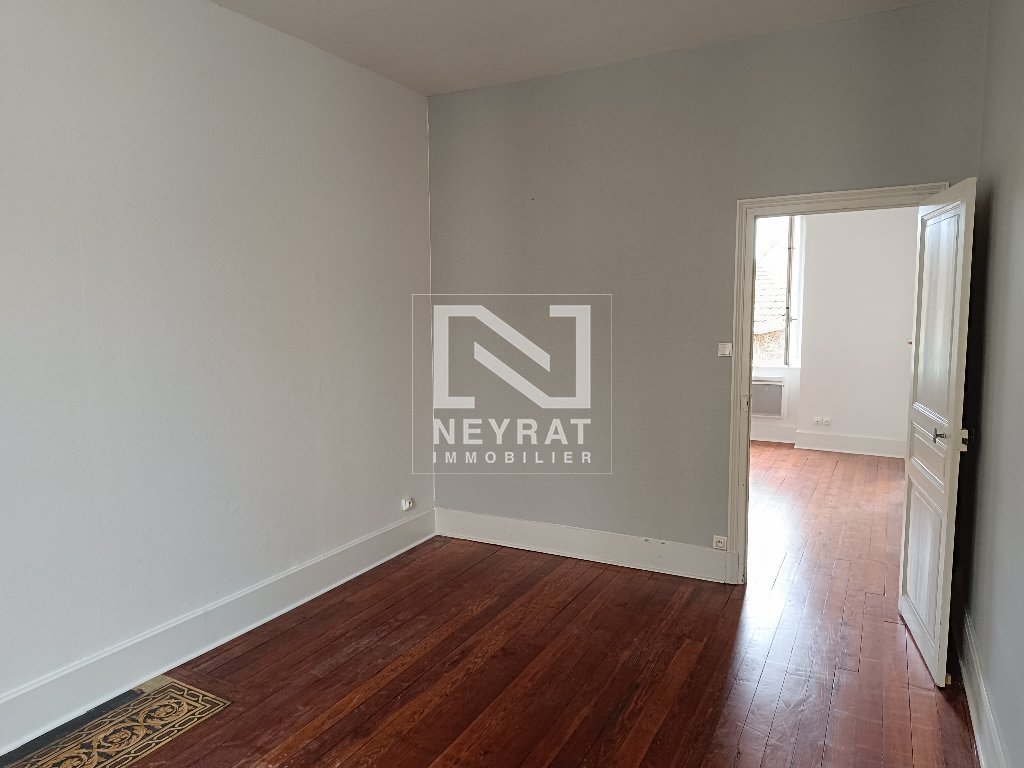 APPARTEMENT T3 - PARAY LE MONIAL - 52.77 m2 - LOU&Eacute;