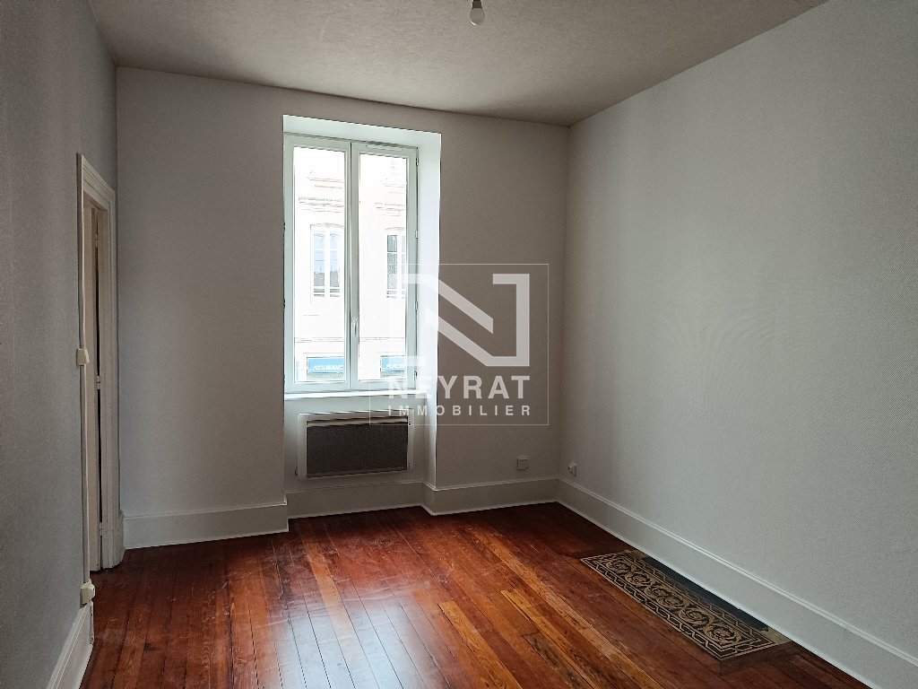 APPARTEMENT T3 - PARAY LE MONIAL - 52.77 m2 - LOU&Eacute;