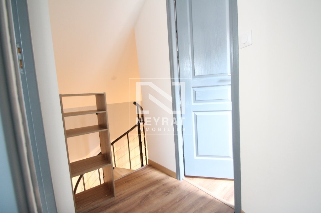 Maison Meubl�e mitoyenne de village T3 meubl�e A LOUER - RULLY - 51.19 m2 - 800�&euro; charges comprises par mois