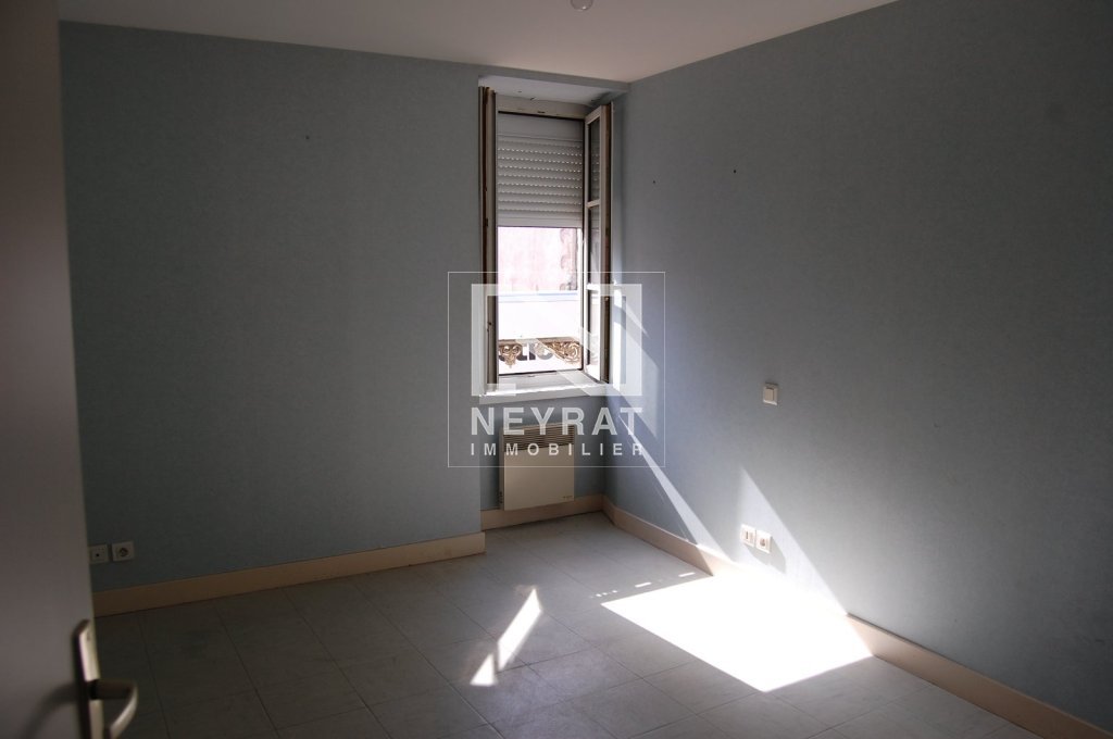 APPARTEMENT T3 A LOUER - SENNECEY LE GRAND - 64.48 m2 - 665 &euro; charges comprises par mois