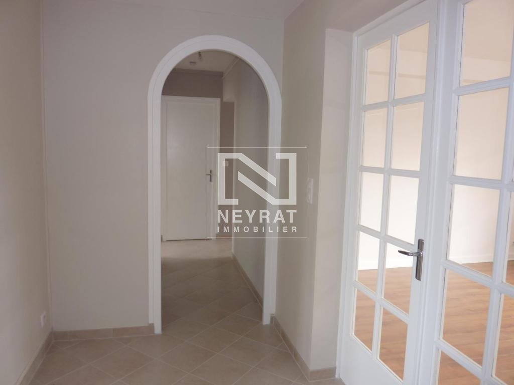 Appartement T3 67 m  Autun, balcon