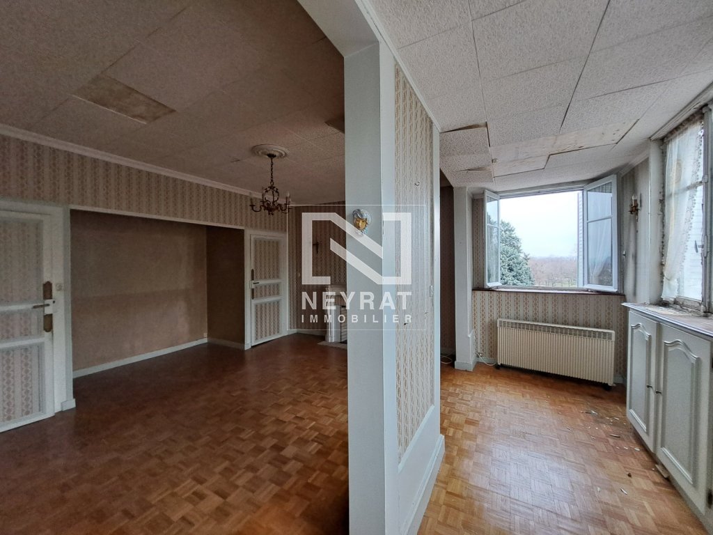 APPARTEMENT T3 A VENDRE - AUTUN - 93 m2 - 40 000 &euro;