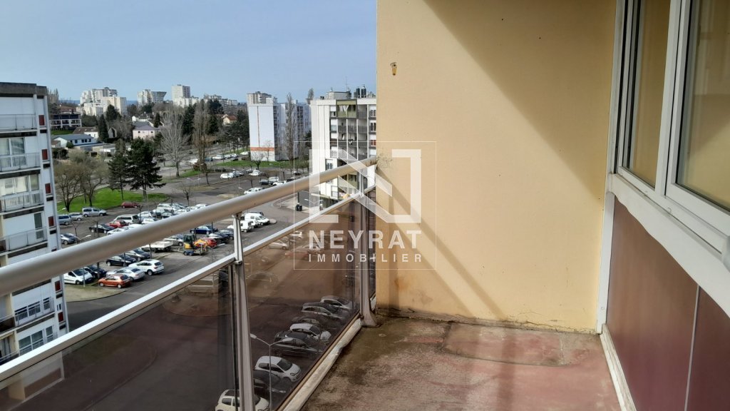 T3 68 m� � Chalon-sur-Sa�ne, dernier �tage avec balcon