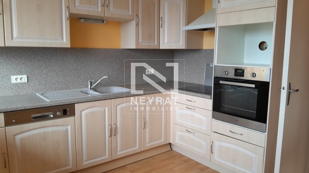 T3 68 m� � Chalon-sur-Sa�ne, dernier �tage avec balcon