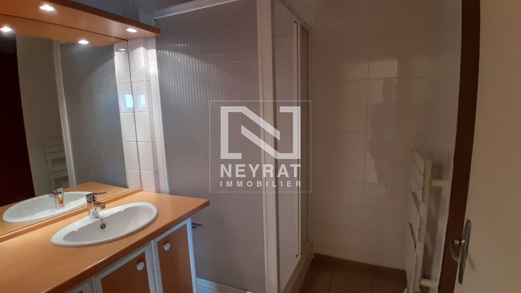 T3 68 m� � Chalon-sur-Sa�ne, dernier �tage avec balcon