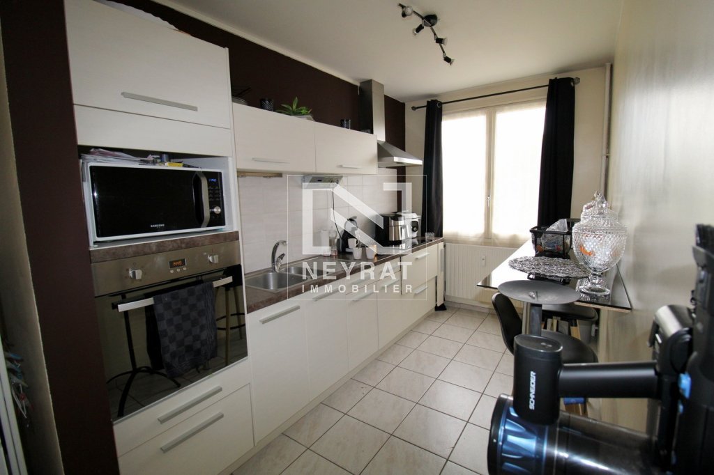 APPARTEMENT T3 - CHAMPFORGEUIL - 64 m2 - VENDU