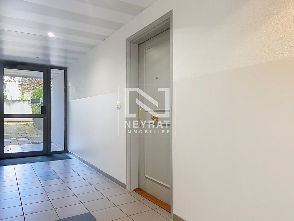 T3 EN REZ DE JARDIN AVEC STATIONNEMENT PRIV� A VENDRE - DIJON MONTCHAPET/JOUVENCE - 60.61 m2 - 210�000�&euro;