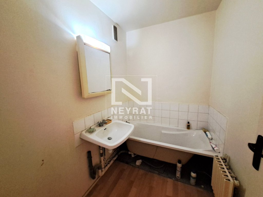 APPARTEMENT T3 - LUZY - 65.65 m2 - VENDU