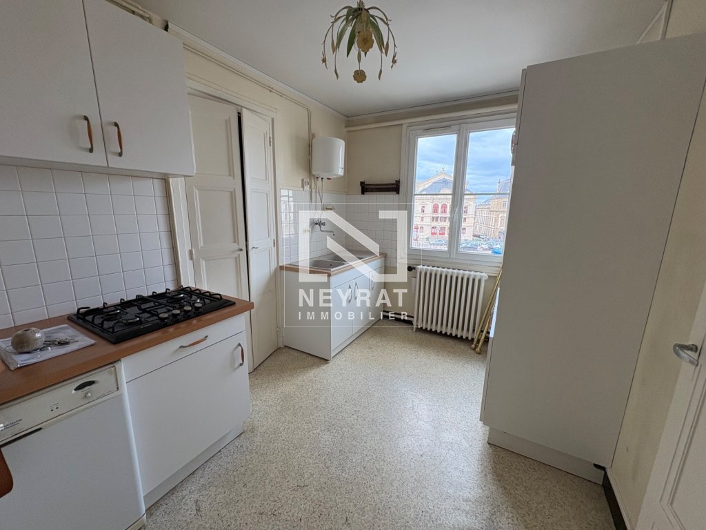 APPARTEMENT T4 - AUTUN CENTRE VILLE - 80 m2 - LOU&Eacute;