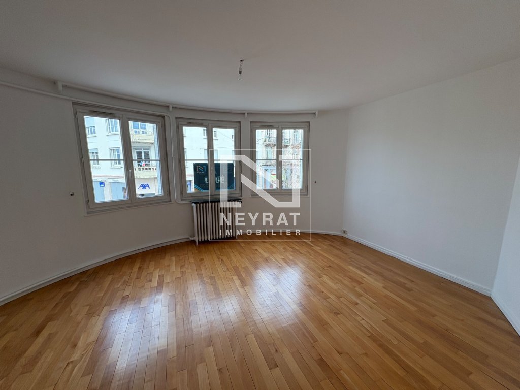 APPARTEMENT T4 - AUTUN CENTRE VILLE - 80 m2 - LOU&Eacute;