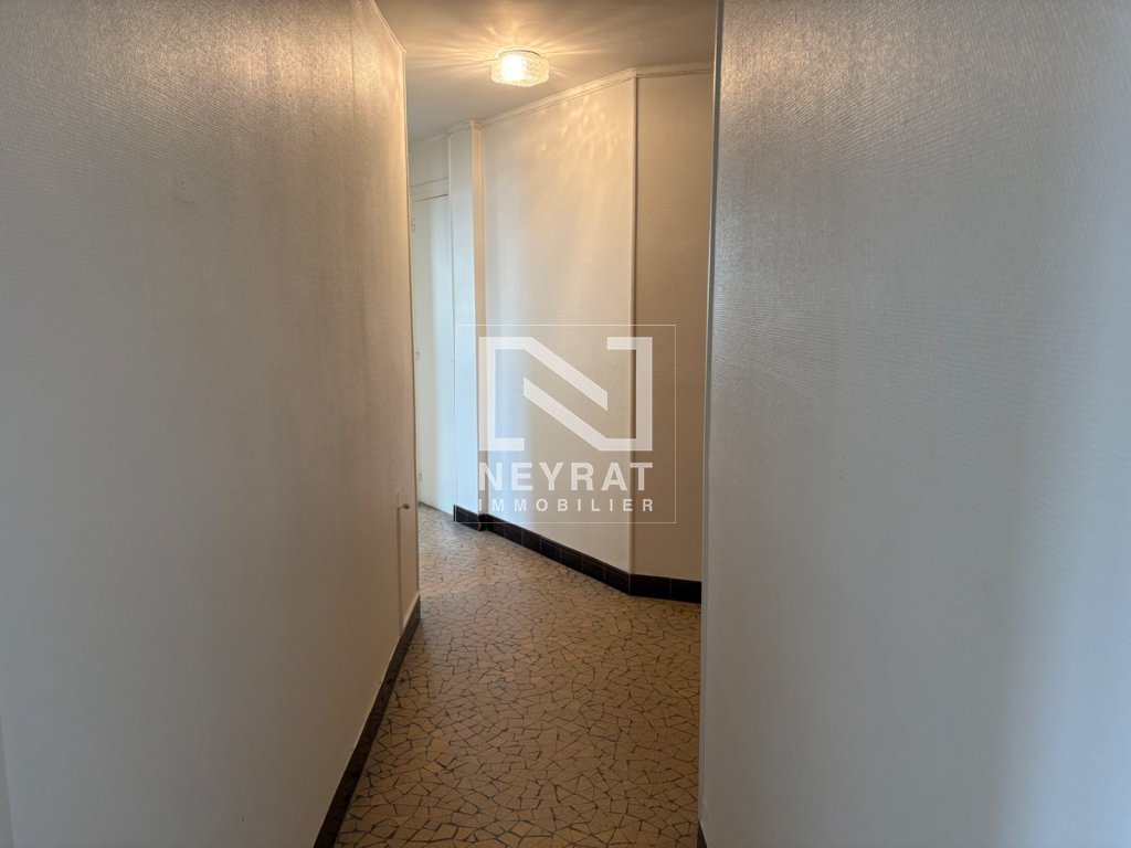 APPARTEMENT T4 - AUTUN CENTRE VILLE - 80 m2 - LOU&Eacute;