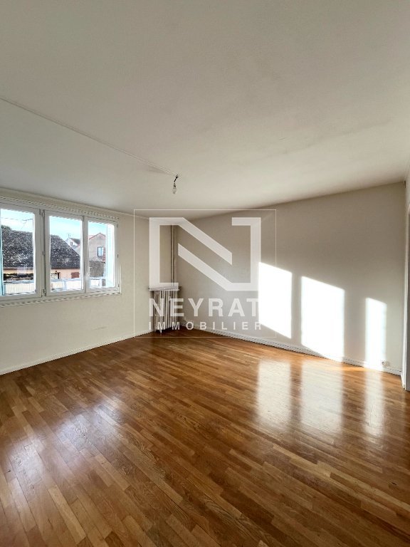 T4 lumineux 64,4 m� � Autun