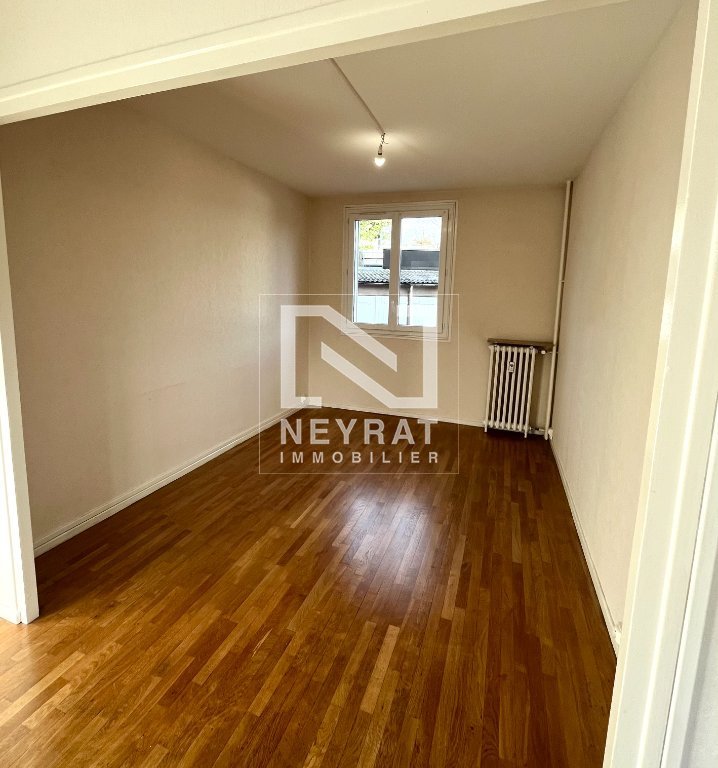 T4 lumineux 64,4 m� � Autun