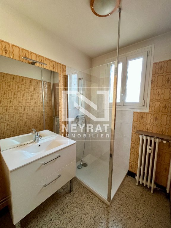 T4 lumineux 64,4 m� � Autun