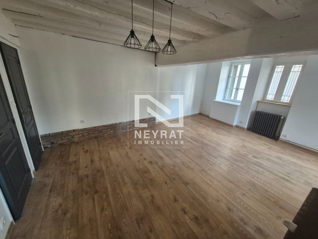 APPARTEMENT T4 A LOUER - AUTUN - 100 m2 - 700�&euro; charges comprises par mois