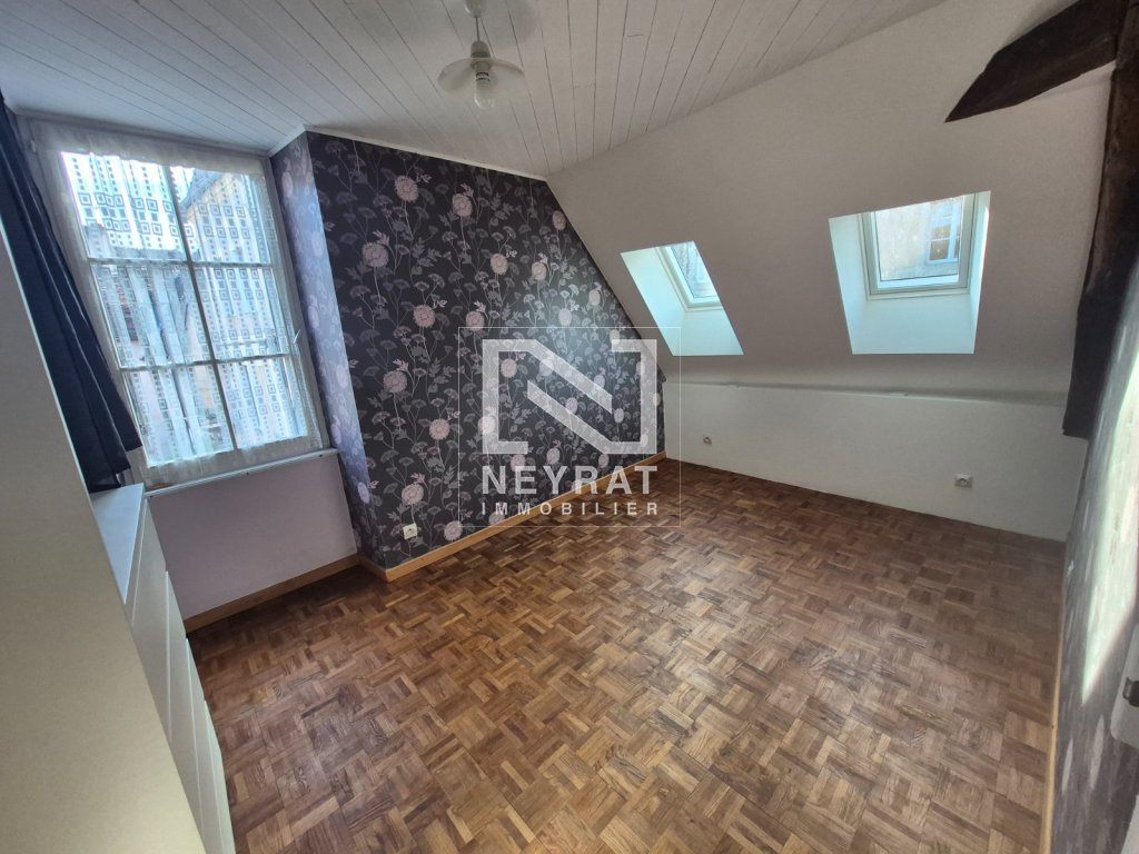 APPARTEMENT T4 A LOUER - AUTUN - 100 m2 - 700�&euro; charges comprises par mois