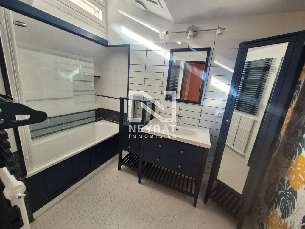 APPARTEMENT T4 A LOUER - AUTUN - 100 m2 - 700�&euro; charges comprises par mois