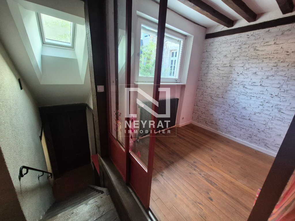 APPARTEMENT T4 A LOUER - AUTUN - 100 m2 - 700�&euro; charges comprises par mois