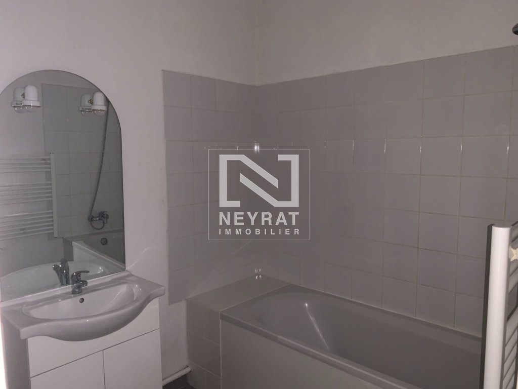 APPARTEMENT T4 - AUTUN - 74.48 m2 - LOU&Eacute;