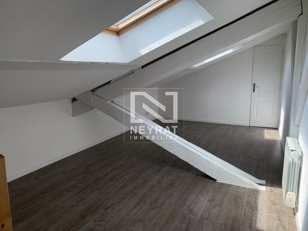 APPARTEMENT T4 - AUTUN - 74.48 m2 - LOU&Eacute;