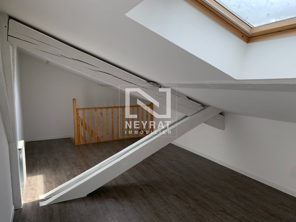 APPARTEMENT T4 - AUTUN - 74.48 m2 - LOU&Eacute;
