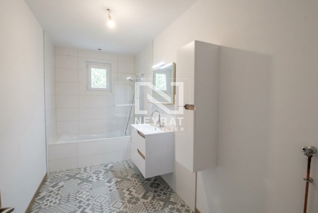 APPARTEMENT T4 A LOUER - BANTANGES - 120 m2 - 850 &euro; charges comprises par mois