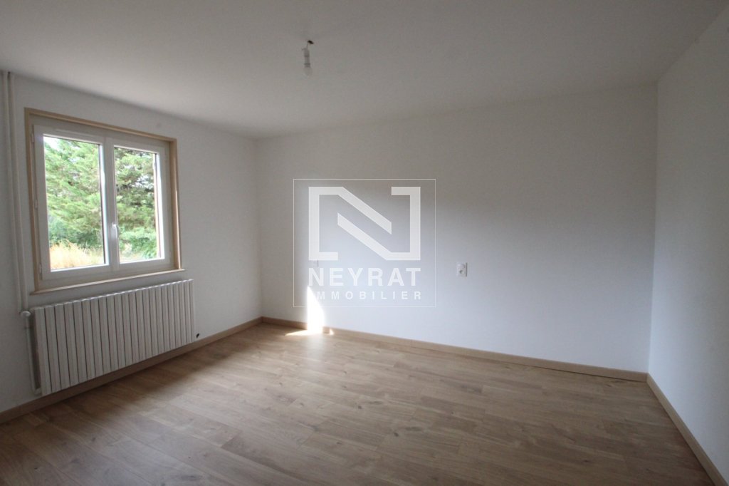 APPARTEMENT T4 A LOUER - BANTANGES - 120 m2 - 850 &euro; charges comprises par mois