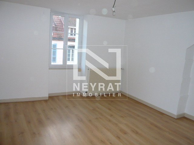 APPARTEMENT T4 A LOUER - CHAGNY Centre-Ville - 89.92 m2 - 605€ charges comprises par mois