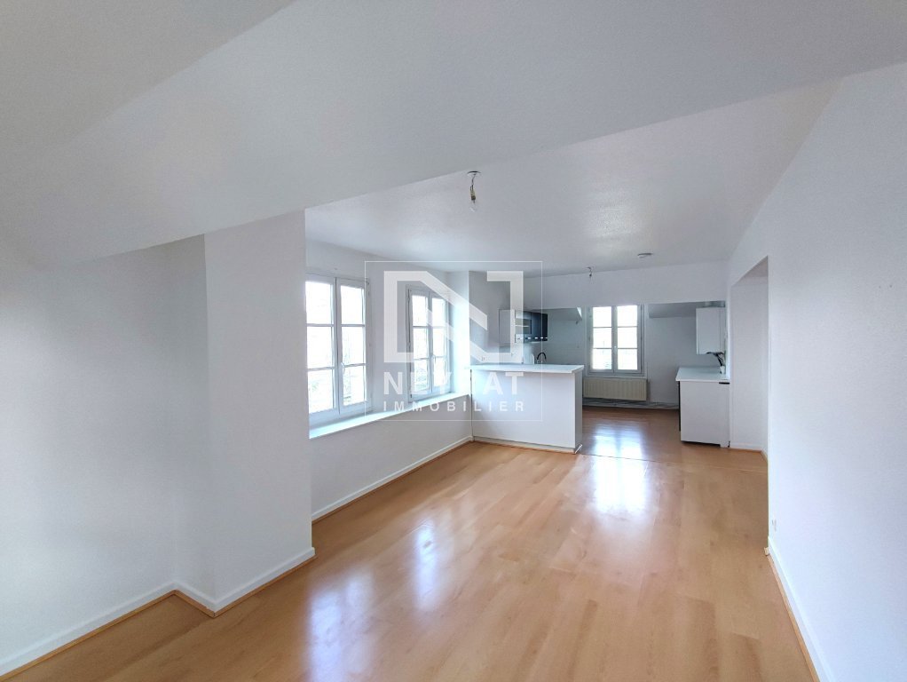 APPARTEMENT T4 A LOUER - CHALON SUR SAONE - 98.45 m2 - 995�&euro; charges comprises par mois