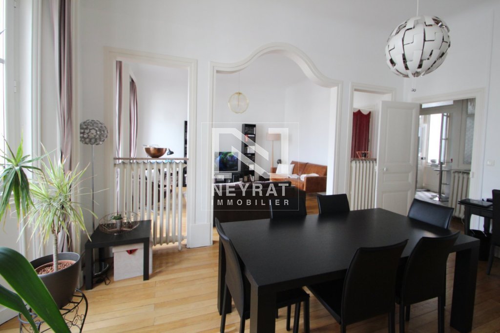 APPARTEMENT T4 A LOUER - CHALON SUR SAONE - 149.8 m2 - 1 040 &euro; charges comprises par mois