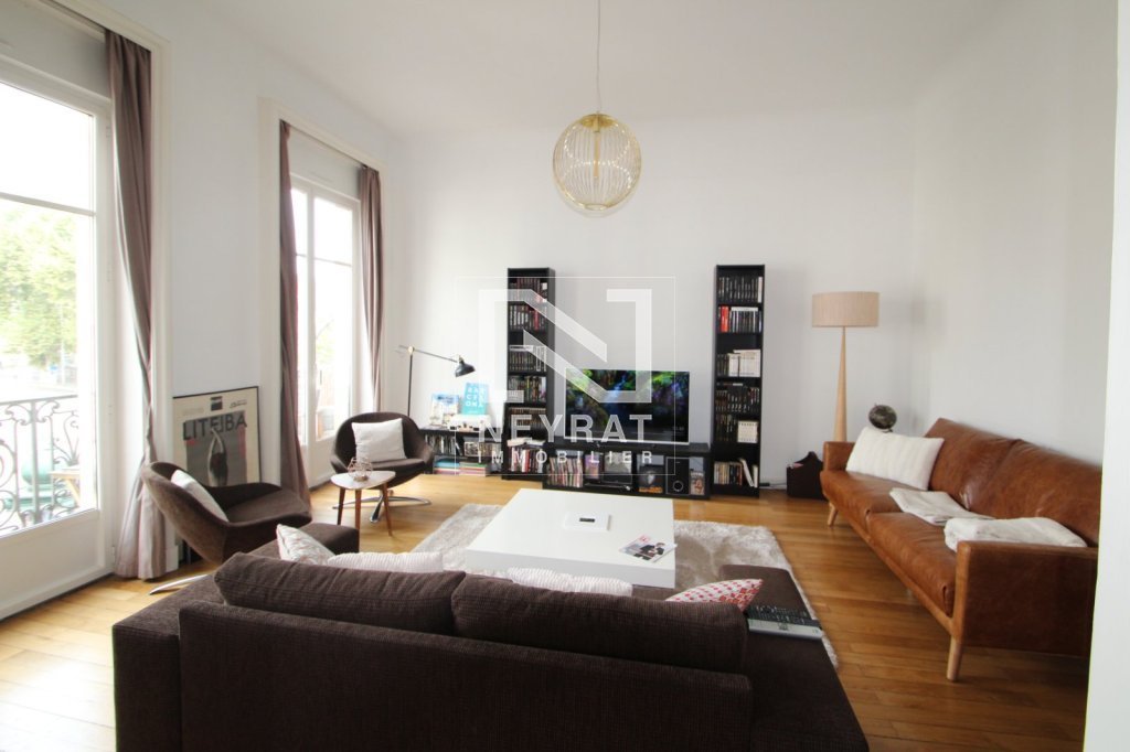 APPARTEMENT T4 A LOUER - CHALON SUR SAONE - 149.8 m2 - 1 040 &euro; charges comprises par mois