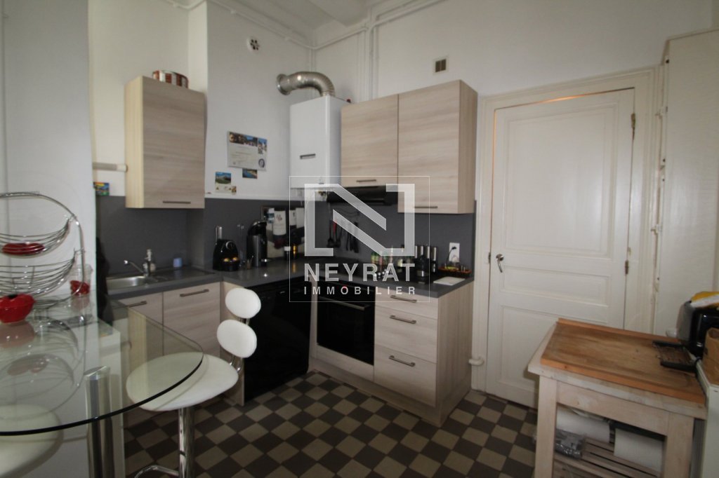 APPARTEMENT T4 A LOUER - CHALON SUR SAONE - 149.8 m2 - 1 040 &euro; charges comprises par mois