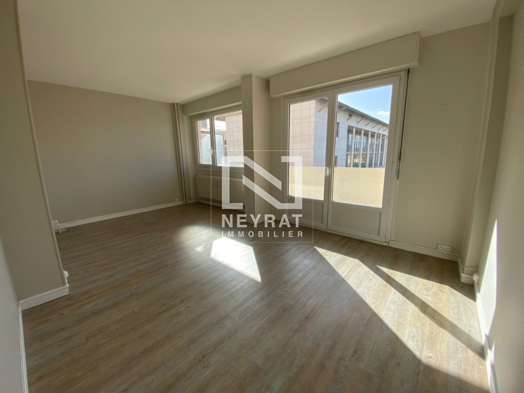 APPARTEMENT T4 - CHALON SUR SAONE - 75 m2 - LOU&Eacute;