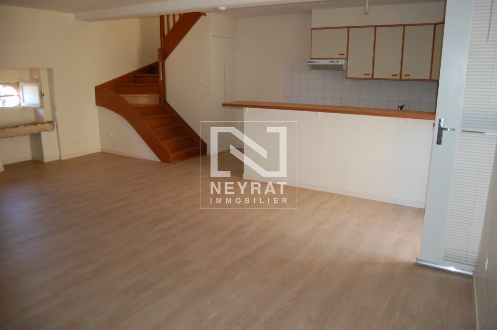 APPARTEMENT T4 A LOUER - LAIVES - 79 m2 - 520€ charges comprises par mois