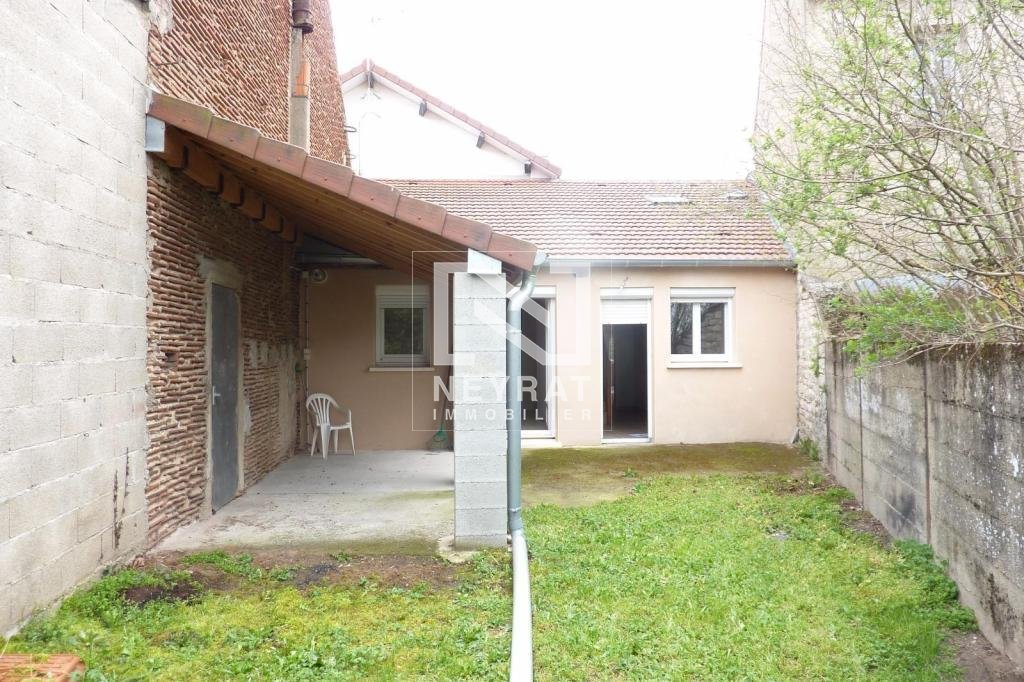 APPARTEMENT T4 A LOUER - OUROUX SUR SAONE - 121.9 m2 - 690 &euro; charges comprises par mois
