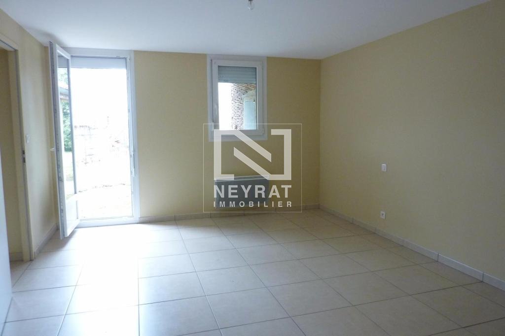 APPARTEMENT T4 A LOUER - OUROUX SUR SAONE - 121.9 m2 - 690 &euro; charges comprises par mois