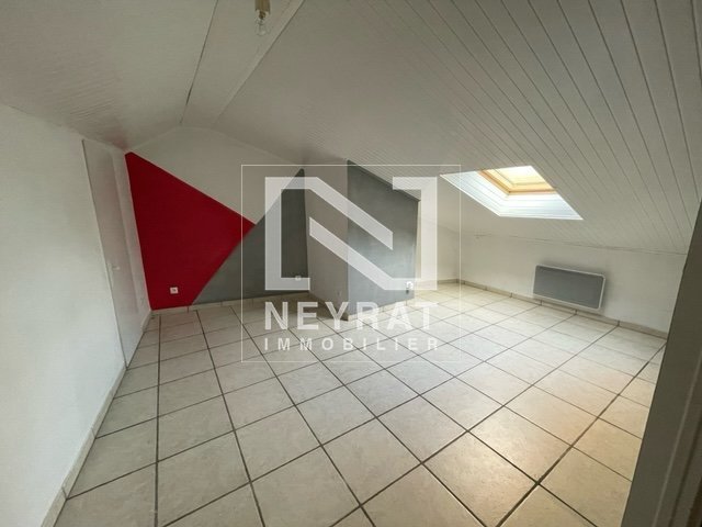 APPARTEMENT T4 A LOUER - OUROUX SUR SAONE - 121.9 m2 - 690 &euro; charges comprises par mois