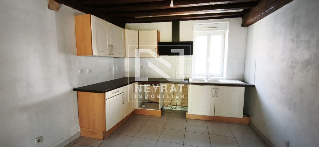 APPARTEMENT T4 A LOUER - ST LOUP DE VARENNES - 102 m2 - 980 &euro; charges comprises par mois