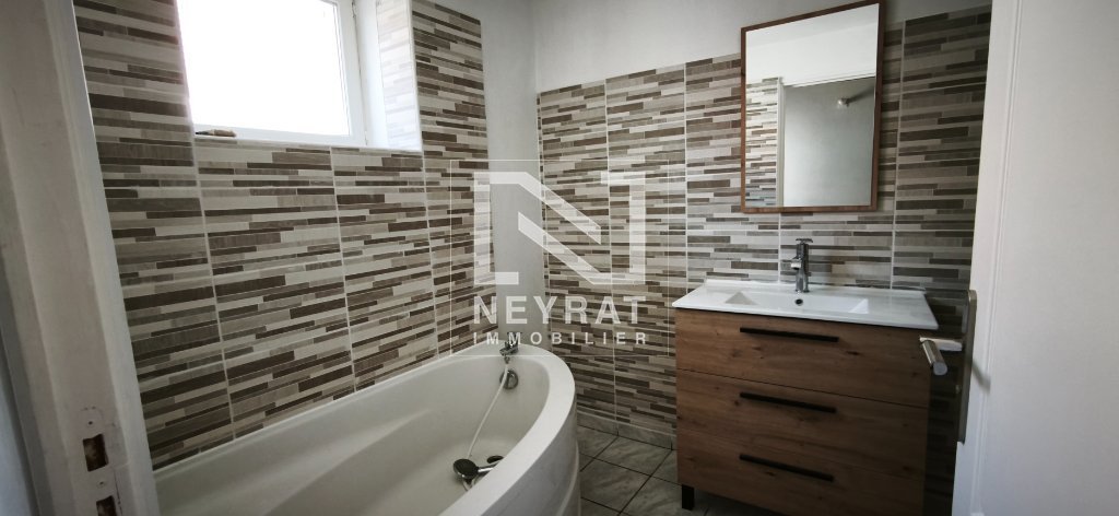 APPARTEMENT T4 A LOUER - ST LOUP DE VARENNES - 102 m2 - 980 &euro; charges comprises par mois