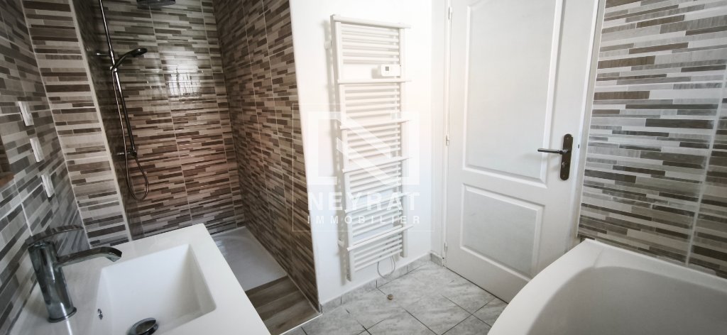 APPARTEMENT T4 A LOUER - ST LOUP DE VARENNES - 102 m2 - 980 &euro; charges comprises par mois