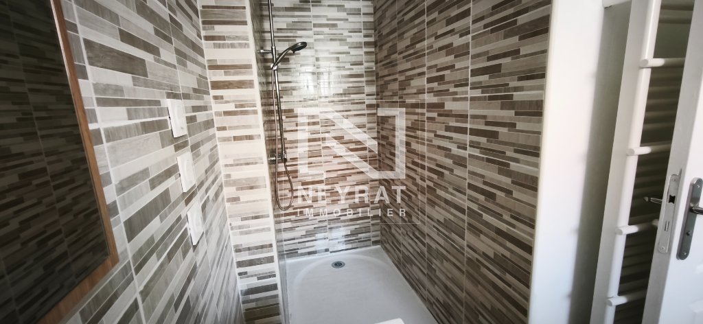 APPARTEMENT T4 A LOUER - ST LOUP DE VARENNES - 102 m2 - 980 &euro; charges comprises par mois