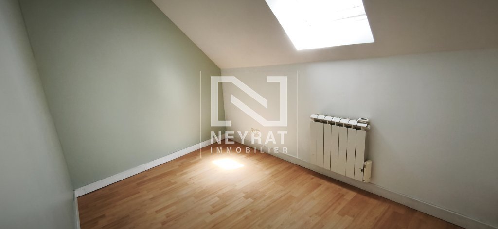 APPARTEMENT T4 A LOUER - ST LOUP DE VARENNES - 102 m2 - 980 &euro; charges comprises par mois